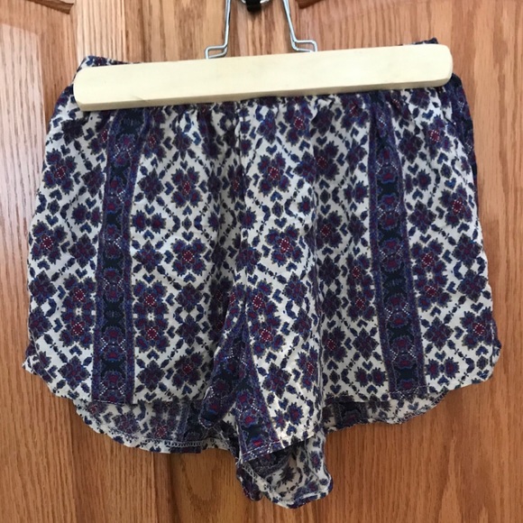 Brandy Melville flowy shorts - Picture 3 of 4